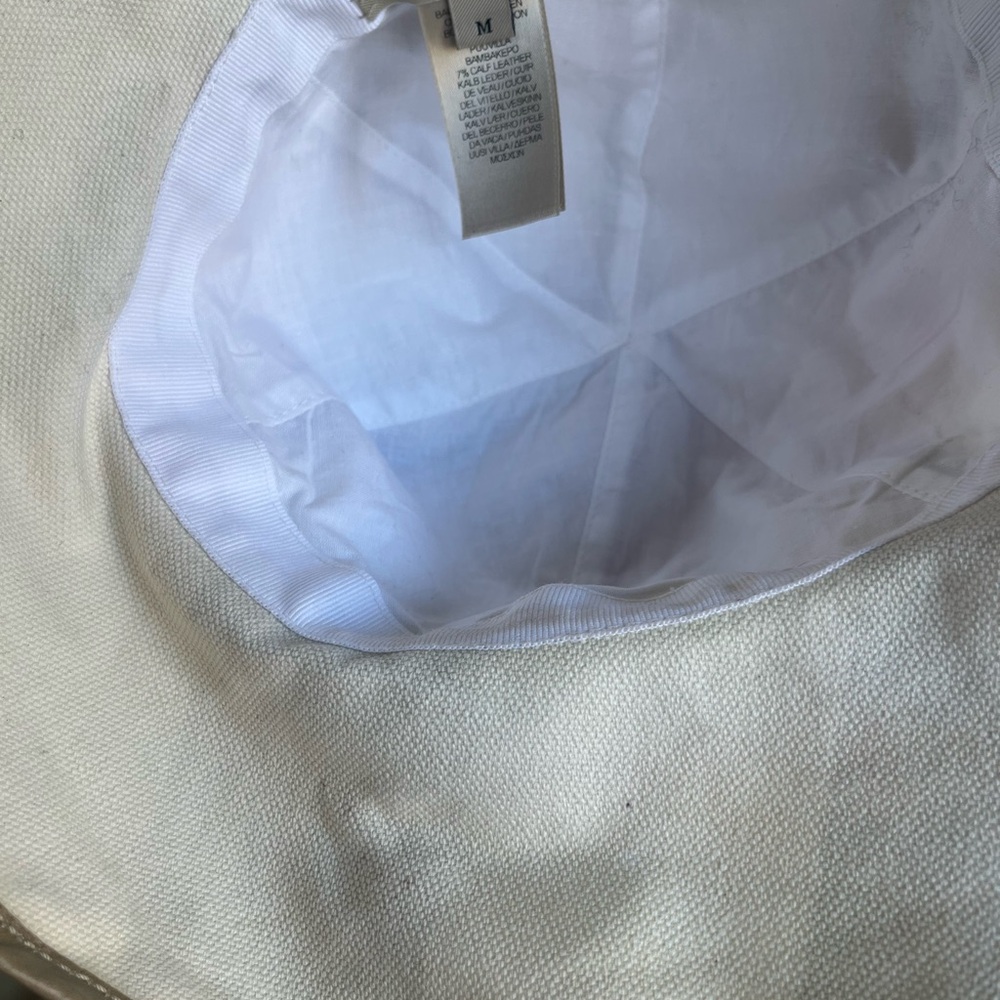 Burberry Beige and Red Bucket Hat - Picture 5 of 5